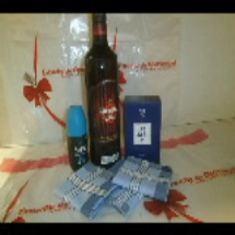 kitregaloP1 contiene ; 1  Perfume Blue Marin EDT100ML , 1 Ron havana club smoky 700ml , 3 Pañuelo ,1 Desodorante roll-on sin alcohol .  