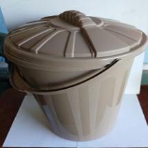CUBO C/TAPA PLASTICO LT28