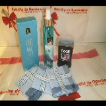 kitregaloP2 contiene ; 1 Perfume NAO 100ML , 1 Colonia Body Mist NBA para hombre 200ml , 1 Desodorante AXE , 3 Pañuelos de hombres .